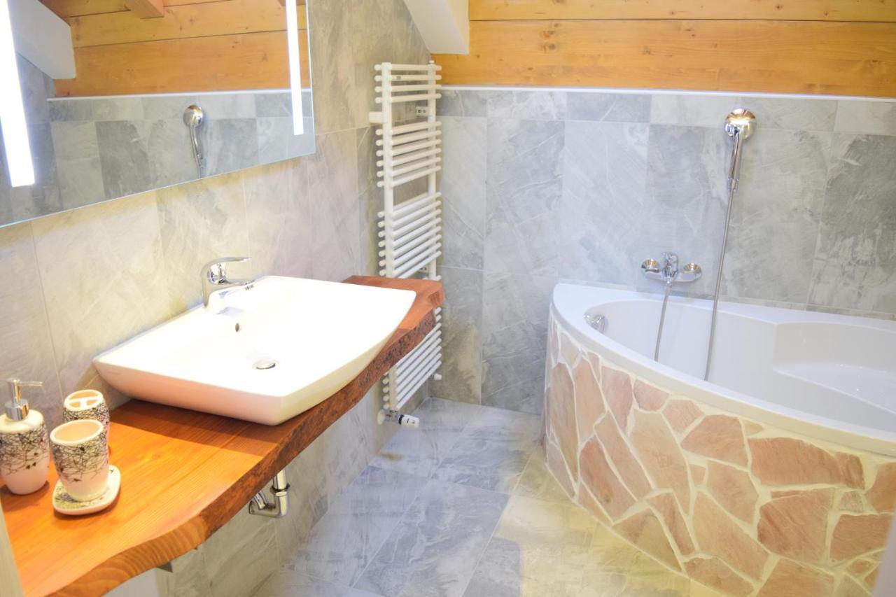 Casa Vacanza Cadorna Residence Tarvisio Buitenkant foto